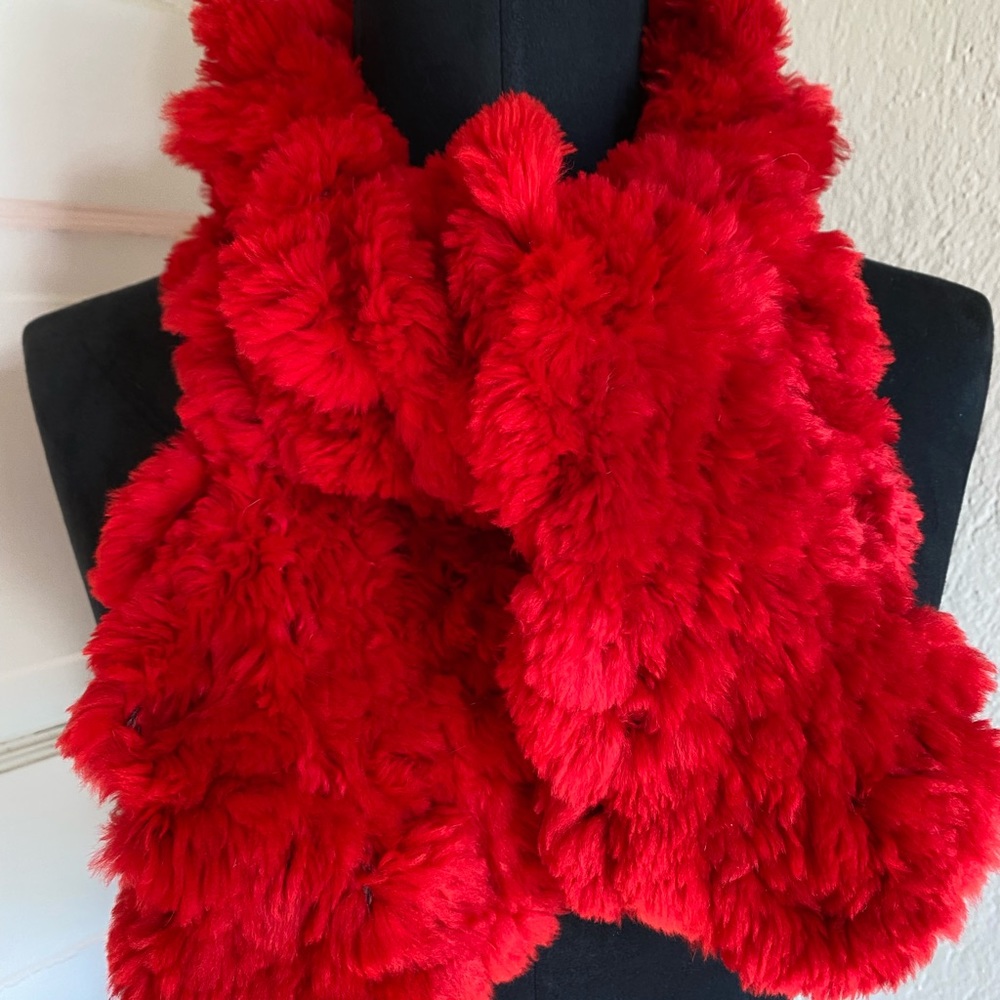 Red Knitted Sheared Beaver Scarf and Bucket Hat - Picture 3 of 8